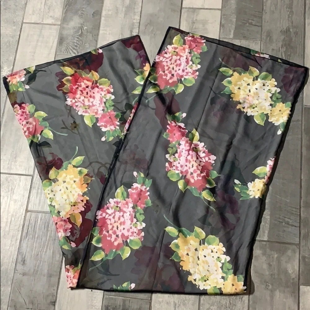 New without tags Hydrangea floral botanical print triple layer shawl scarf